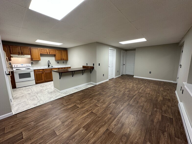 Building Photo - 34209 US-6