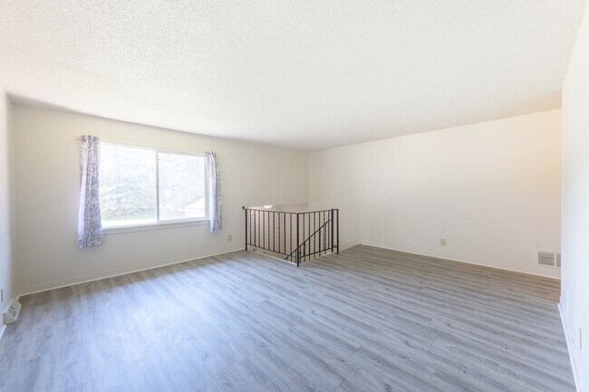 Building Photo - 6124 73rd Ave N