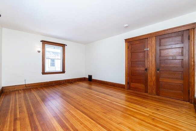 Building Photo - 359 Concord St