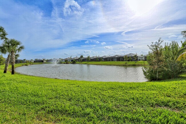 Building Photo - **Brand New, Bright & Beautiful Bonita Spr...