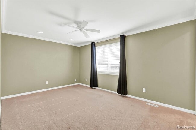 Building Photo - 1560 E Lincoln St