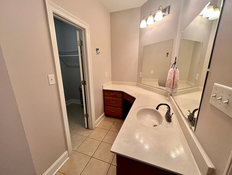 Master bathroom - 23372 Chene Blanc Ln