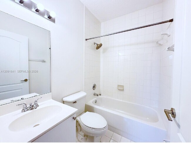 Building Photo - 202 Riverwalk Cir
