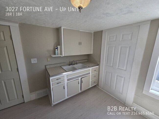 Building Photo - 3027 Fortune Ave