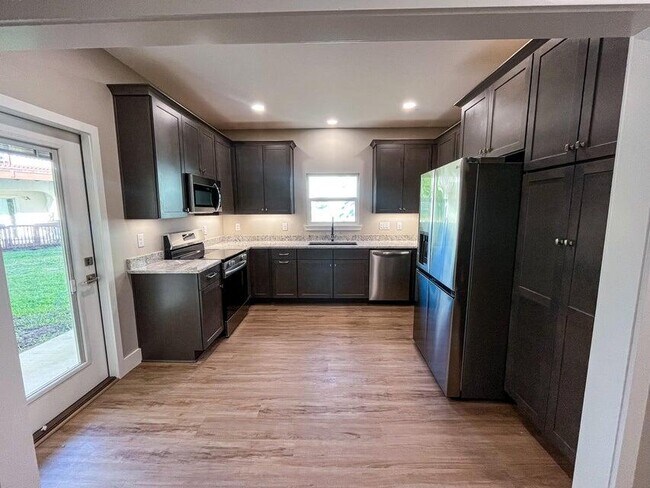 Building Photo - 2885 Leah's Ln