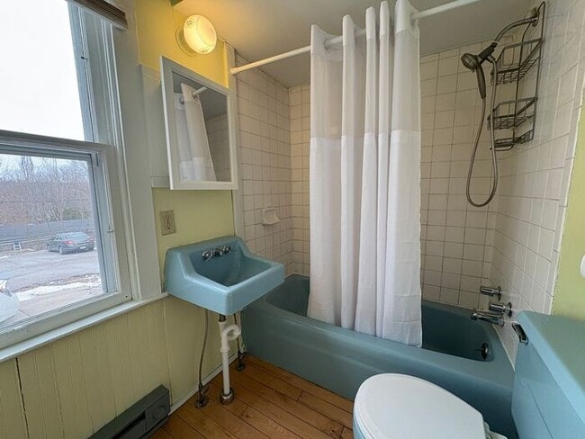 Building Photo - $850| 1 Bedroom, 1 Bathroom Front of Building Apartment | No Pets | Available for an Immediate Mo...