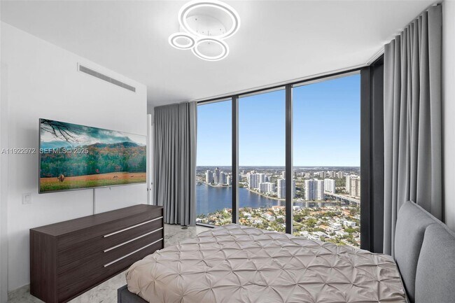 Building Photo - 18555 Collins Ave