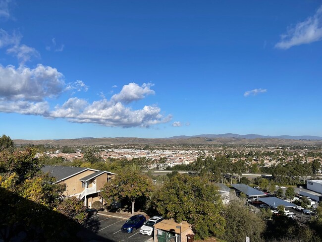 Building Photo - Adorable Oceanside Condo Ready Now!