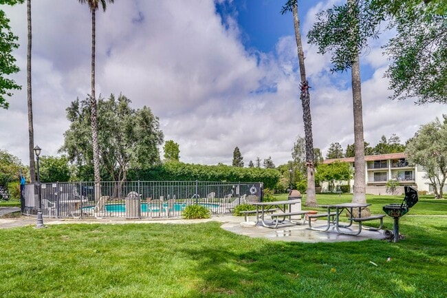 Building Photo - Top Floor Unit - Balcony - Elevator Access - Community Pool & Tennis Court