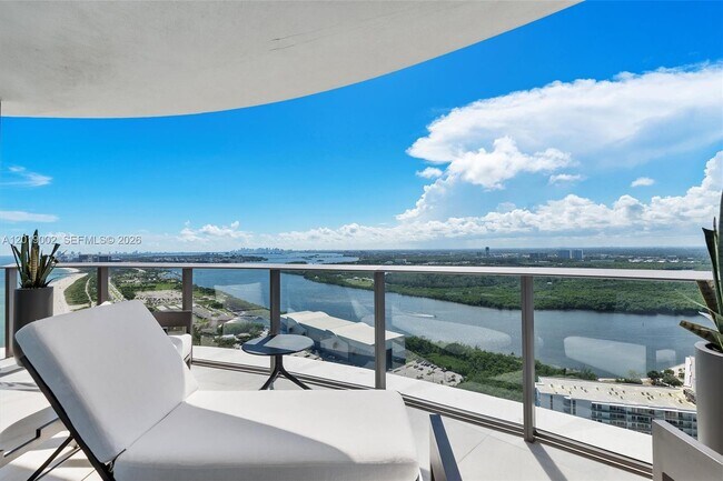 Building Photo - 15701 Collins Ave