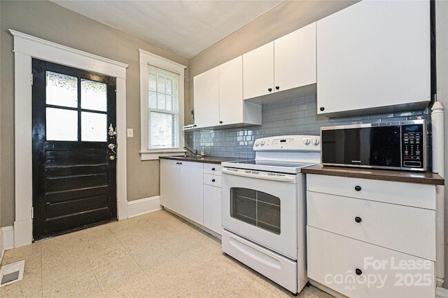 Building Photo - 1506 Nassau Blvd