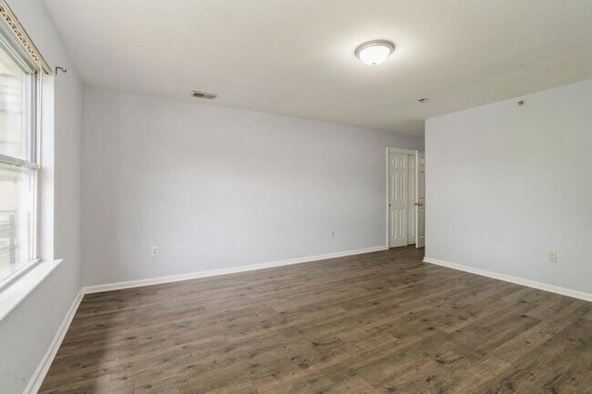 Building Photo - 7 Halleck St