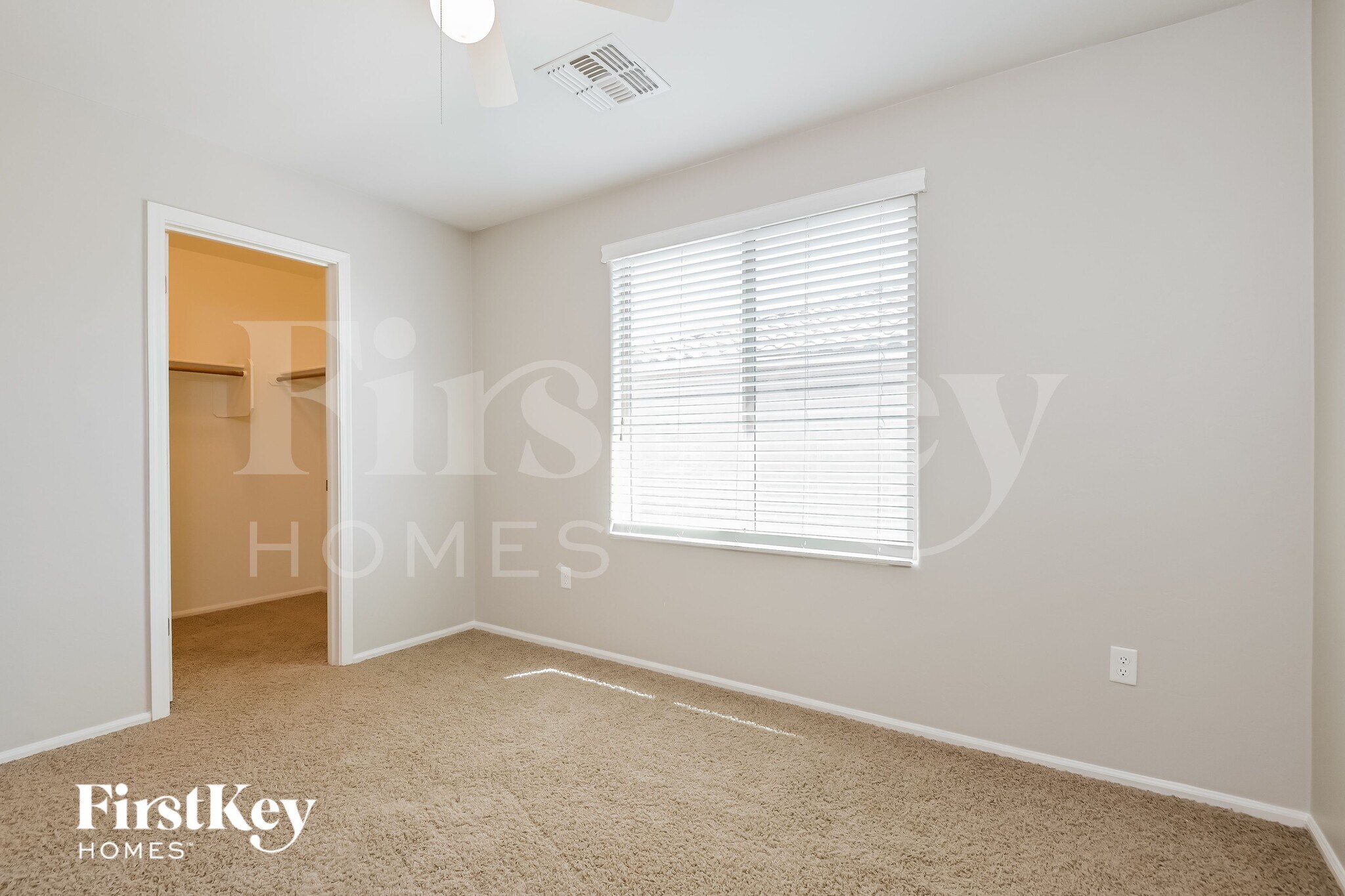 Building Photo - 10463 S Cutting Horse Dr