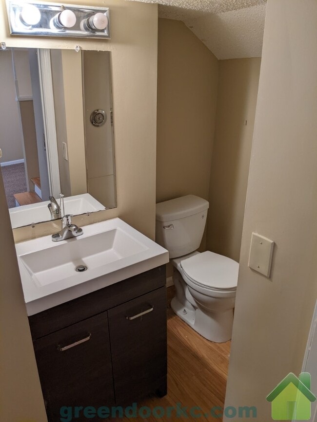 Building Photo - 849 S Lindenwood Dr