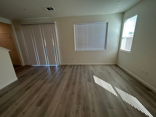 Building Photo - Beautiful Newer 4 Bedroom Home in Aspen-Sequoia Trails with Solar!