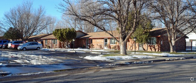 Primary Photo - Sunset Manor Apartments