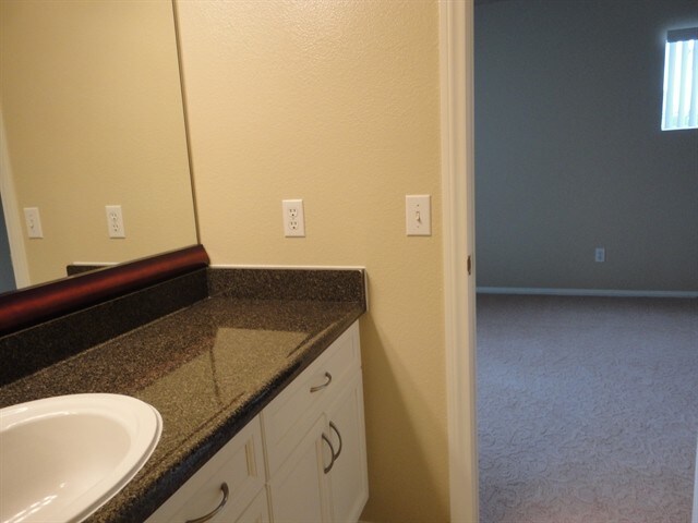 Building Photo - 922 Country Skies Ave