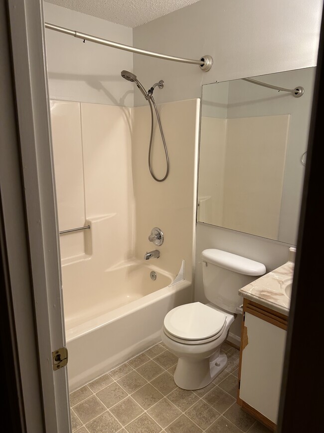 Building Photo - 220 Lantana Ln