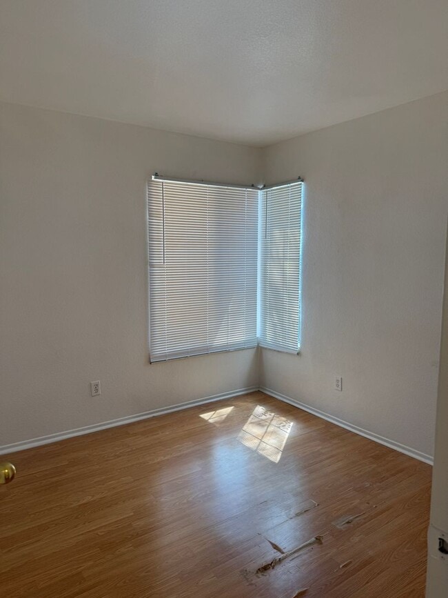 Building Photo - Stylish Single-Story Home with A/C & Firep...