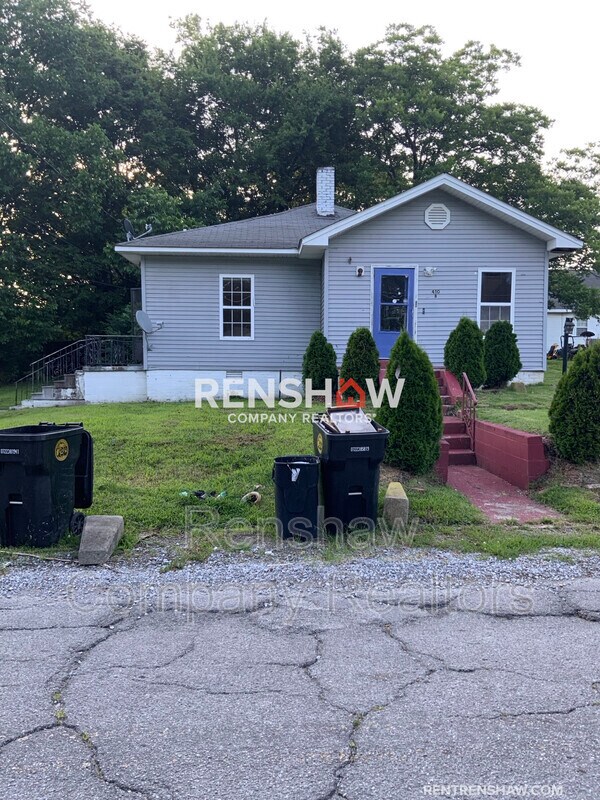 Primary Photo - 410 N Connell Ave