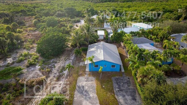 Building Photo - 13753 Oleander Ave