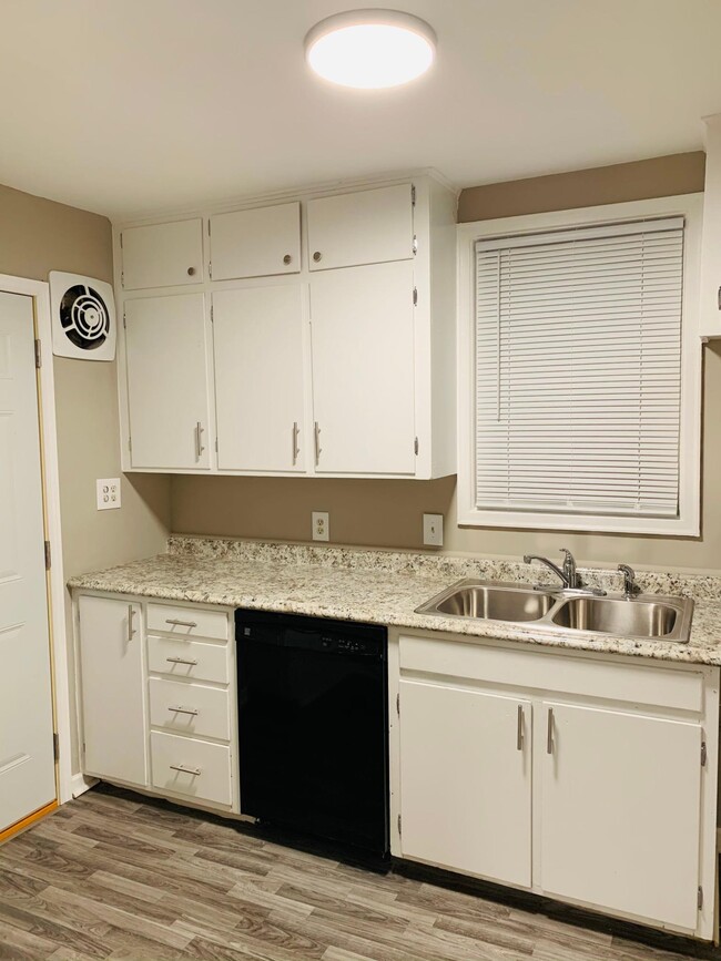 Building Photo - 3505 N 49th St