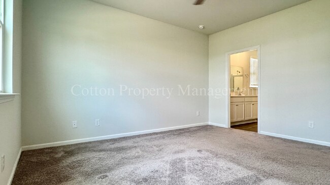 Building Photo - 2516 Centerway Ln