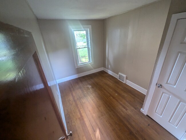 Building Photo - 410 W 23rd St