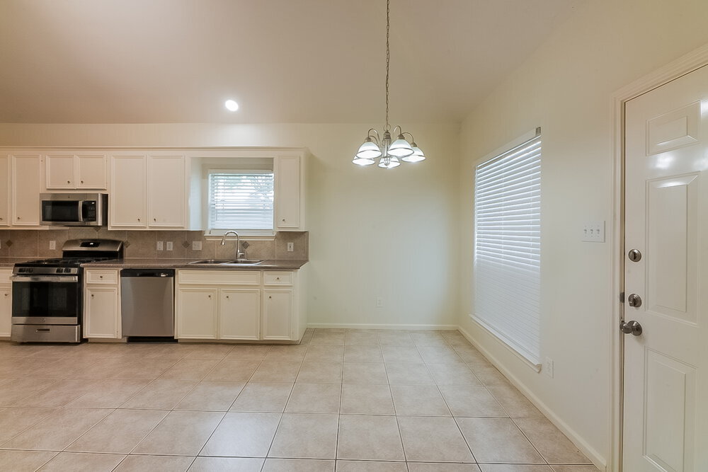 Building Photo - 6115 Oak Bay Dr