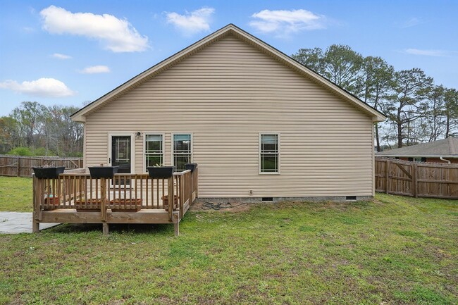 Building Photo - AVAILABLE NOW!  LIKE NEW! Cute One-Story R...