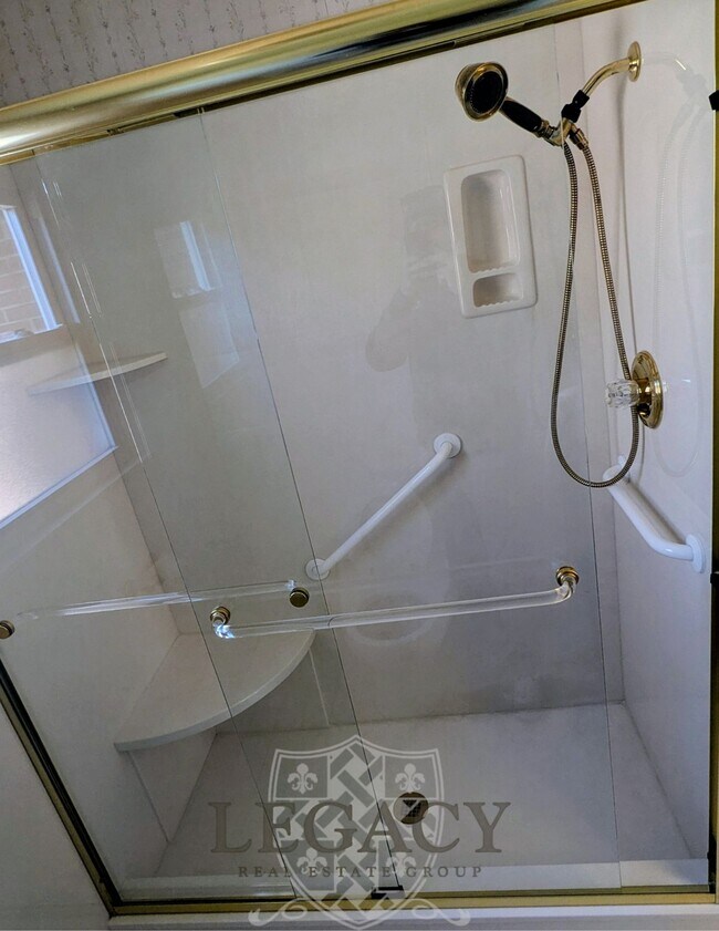 Building Photo - 3042 Old Murfreesboro Rd