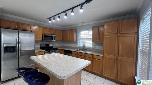 Building Photo - 1732 Pinewind Dr