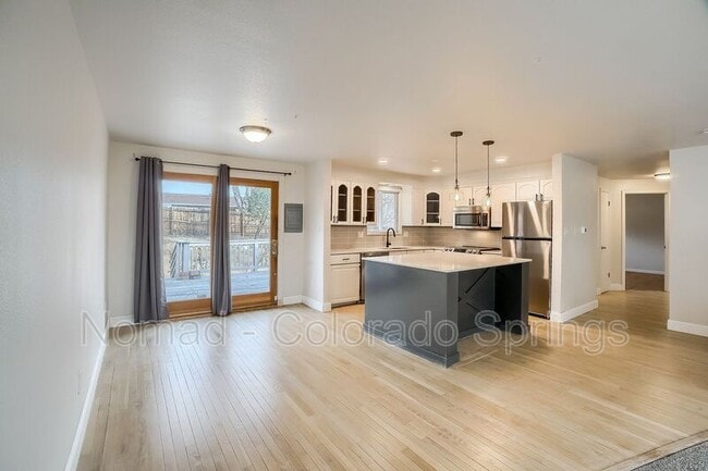 Building Photo - 3660 Brentwood Terrace