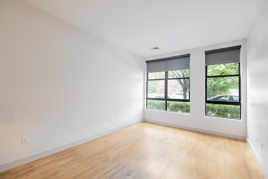 Building Photo - 320 D St