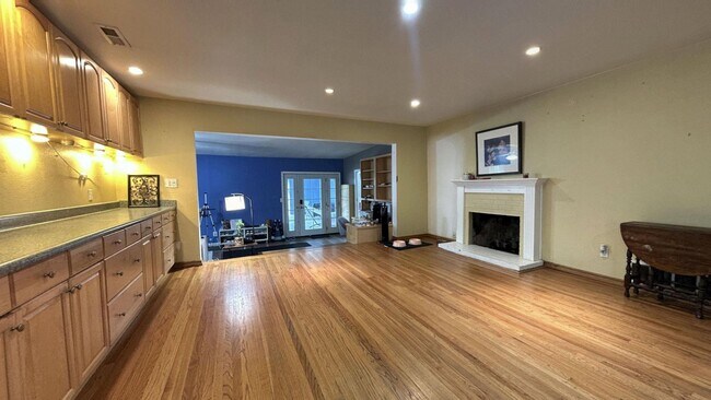 Building Photo - Spacious 4 Bedroom, 3 Bathroom Redlands Home!