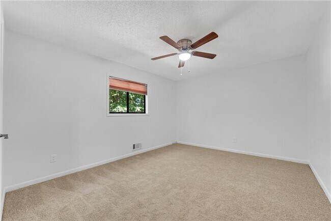 Building Photo - 1515 Northridge Rd