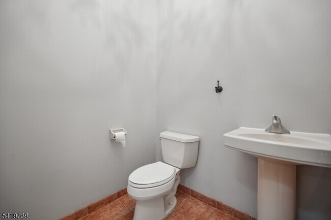 Building Photo - 915 Kensington Ln