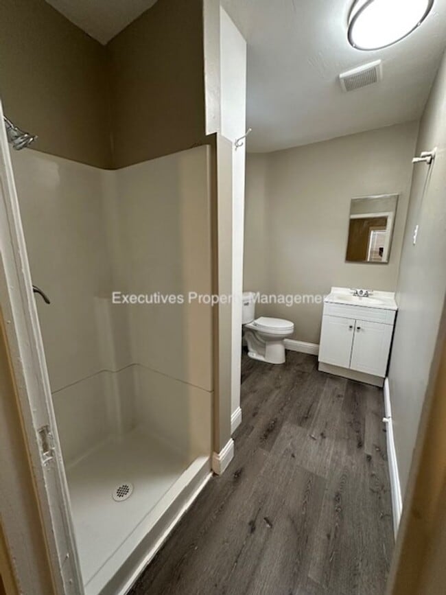 Building Photo - 2324 Q St