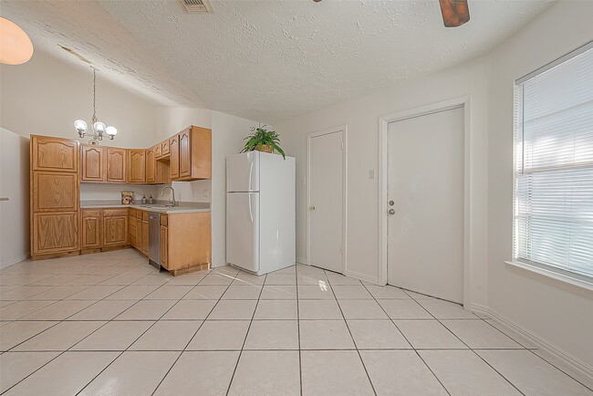 Building Photo - 3806 Embarcadero Dr