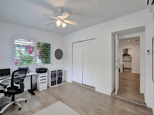 Building Photo - 13555 SW 74th Ave