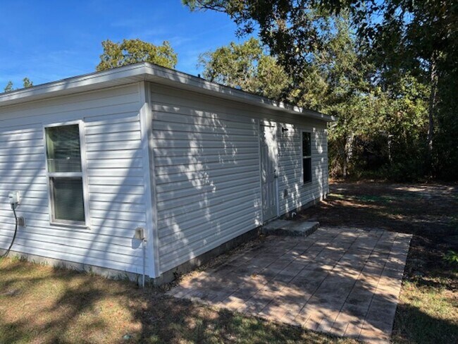 Building Photo - Cute Home Ready for Family
