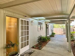 Building Photo - 2047 Montecito Ave