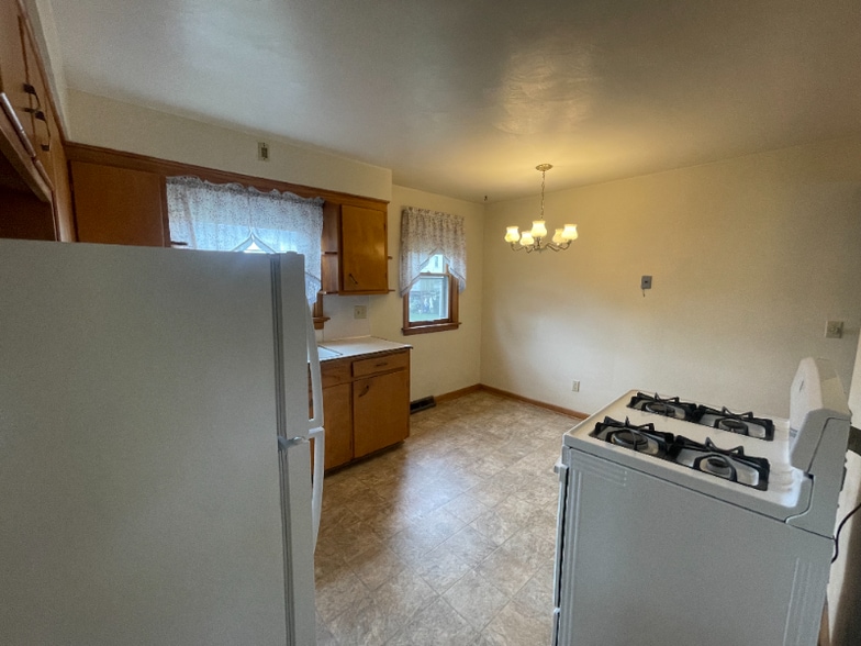 Building Photo - 735 Vogel Ave NE