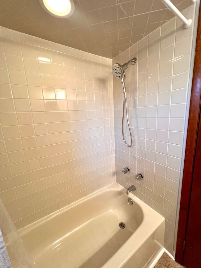 Building Photo - Apple Hill Community - 3 Bedroom 2 Bathroom - Beautiful Home for Rent!