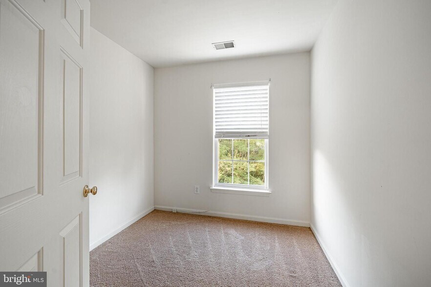 Building Photo - 596 Coach Hill Ct