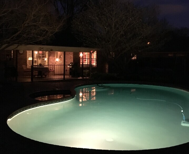Pool - 412 Woodvale Ave