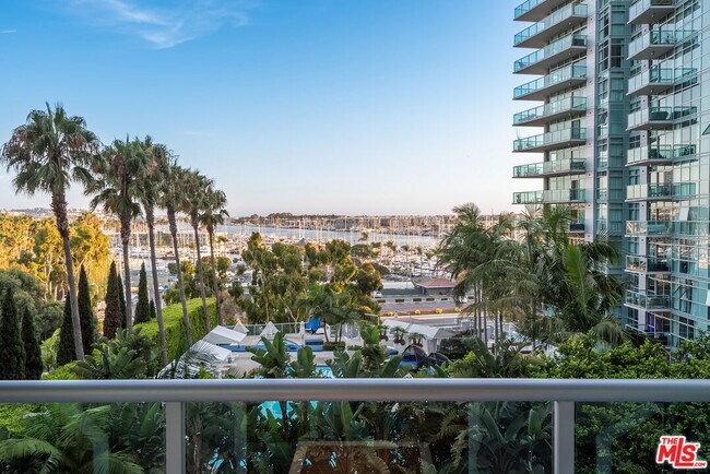 Building Photo - 13650 Marina Pointe Dr