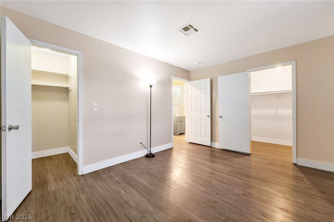 Building Photo - 4300 N Lamont St