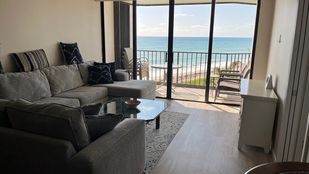 Living Room - 9650 S Ocean Dr