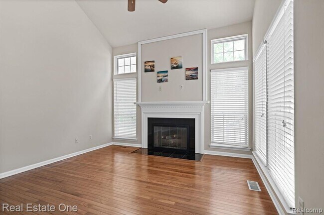 Building Photo - 3262 Woe-Be-Tide Ct